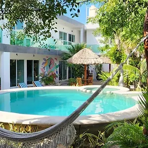 Del Carmen Hotel